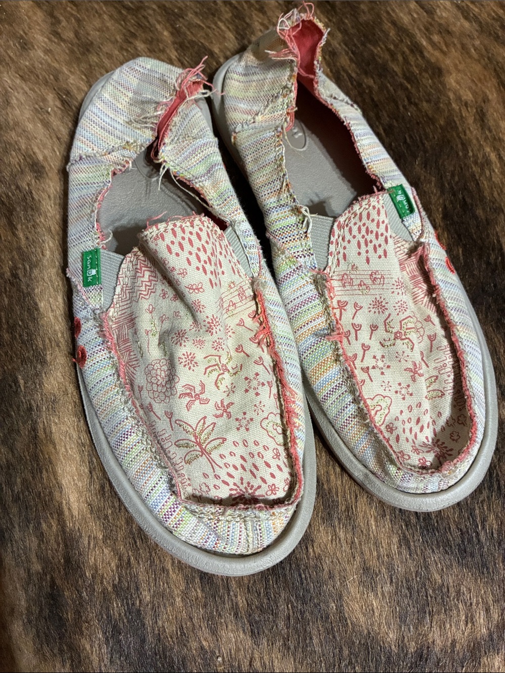 Sanuk colorful shoes in size woman’s 9